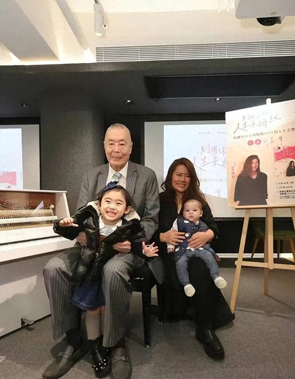 开云app安全认证-87岁刘诗昆:住美国600平豪宅,和三婚妻子儿女双全,享天伦之乐